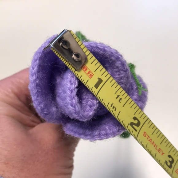 Set of 4 Vintage Handcrafted Crocheted Roses - Picture 9 of 9